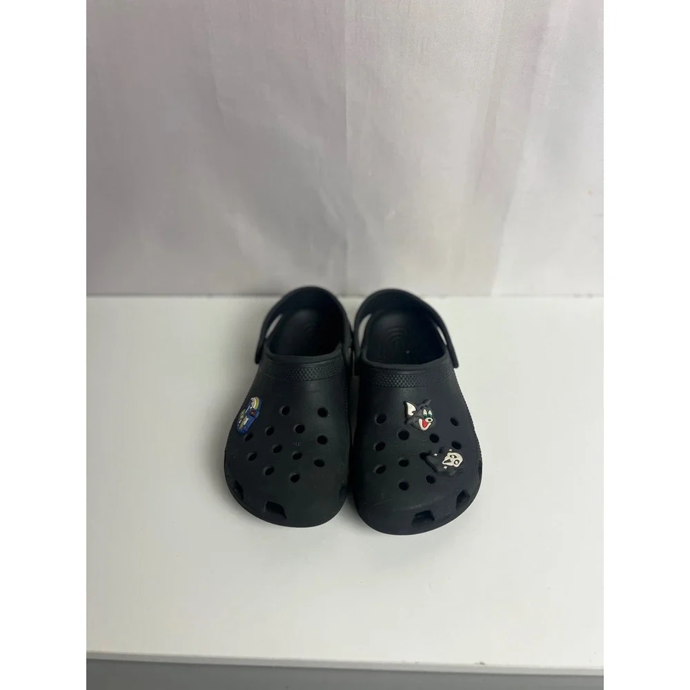 Crocs Classic Clog Black Kids Junior Size J3 with Tom and Jerry Jibbitz Charms